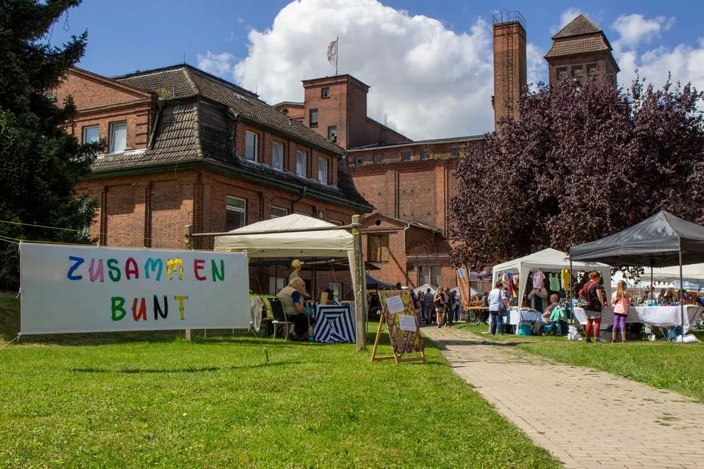 Bild vom Zusammen Bunt Fest
